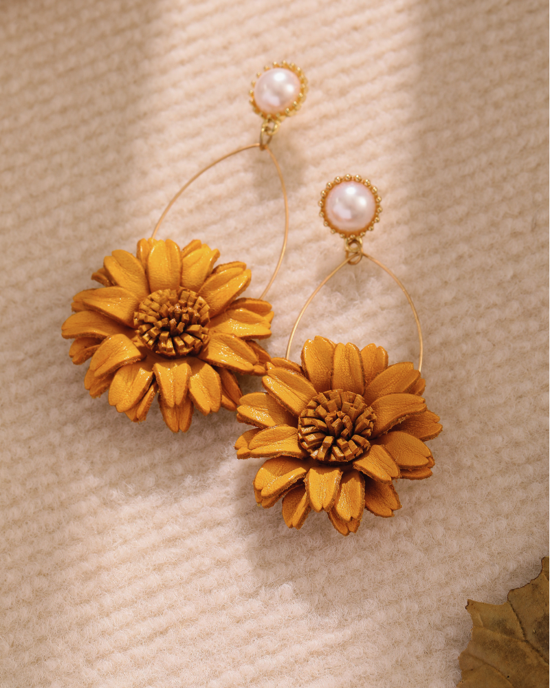 Leaflor Sunflower Pearl Earrings